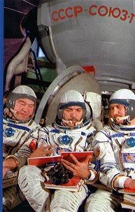 Shtrikhi k portretu otechestvennoĭ kosmonavtiki
